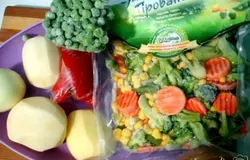 Нам понадобятся картофель, лук, морковь, болгарский перец и набор смеси прованской.