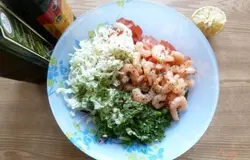 Заправляем оливковым маслом,соком лимона,бальзамиком по вкусу.