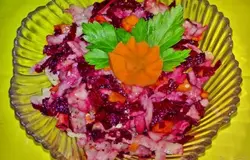 Готово! Заправьте овощи маслом и поперчите.