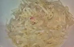 Редьку очистить, помыть и натереть на крупной терке.