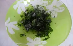 зелень порубить. я брала мороженую
