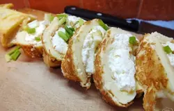 Готово! Посыпьте порезанным луком. Так же лук можно добавить в творог.