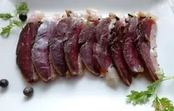 Готово! Подаем,нарезав тонкими кусочками.