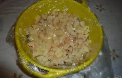 Последний слой - отварной картофель.