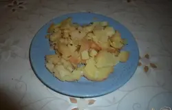 Нарезаю картофель.