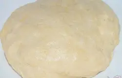Замесить мягкое, эластичное тесто.