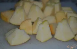 Нарезать яблоко, убрать сердцевину