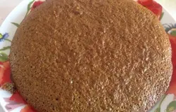 Далее выпекаем по отдельности три коржа в форме смазанной маслом или маргарином. Выпекаем при 180 градусах, 20 минут на каждый.