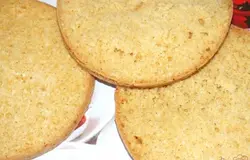 Разрезать на три коржа