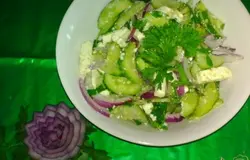 Готово! Выложите салат в салатник, посыпьте кунжутом.