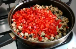 Следом за ними перец.