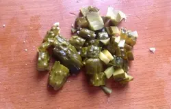 Маринованные огурцы некрупно нарезать