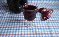 Готово! На этом настойку можно считать готовой. Разливаю её в удобную посуду, лучше стеклянные бутылки. Можно пить в чистом виде, можно добавить ложечку в чай или кофе.