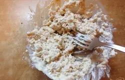 Вилкой превращаем массу в паштет.