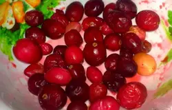 Клюкву помыть и перебрать.