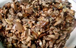 Тщательно всё перемешайте, посолите по вкусу.