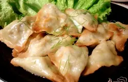 Готово! Можно кундюбки делать постные, тогда сливочное масло нужно заменить растительным, подавать зажарив лук на растительном масле.