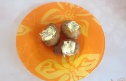 Готово! Ставим картофель еще на пару минут в духовку, чтобы растаяло масло и сыр. Приятного аппетита