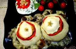 Готово! Для большей выразительности, я под шляпки положила по кружочку перца.