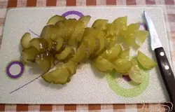 соленый огурец также.