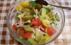Все заправляем солью, перцем, маслом растительным.