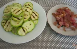 Бекон порезать соломкой.