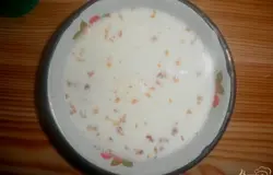 Готово! Заливаем горячим молоком. Блюдо вкусное, да и готовить эту кашу-суп легко – как раз то, что нужно для нашего организма с утра, когда вокруг люди торопятся на работу или учебу, чтобы не опоздать. Нужно просто насыпать кашу, залить молоком и подогреть, как обычный суп
