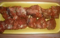 Готово! Сваренное сало в луковой шелухе, ещё и запанированное таким образом, точно не оставит равнодушным! Отлично сочетается с корочкой черного хлеба, горчицей и чесночком
