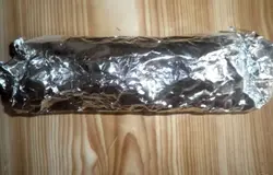 Заворачиваем в пищевую фольгу и кладем в холодильник на два часа