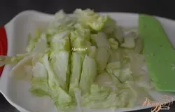 Салат -латук порезать или порвать.