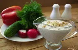 Готово! Подайте к столу. Соус отлично идет к мясу, особенно к отварной холодной говядине.