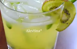 Готово! Подаем тут же с кружочками киви и халапеньо.