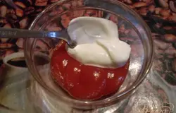 Сметану смешиваем с кетчупом.