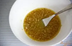 Заправка: смешать раст.масло, лим.сок, орешки, соль и перец