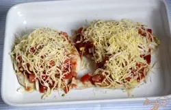 И посыпать ещё сверху сыром. Запекать при 200*С до румяности