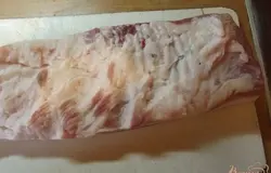 Сало желательно брать без прослойки мяса, поскольку оно не будет термически почти обрабатываться.