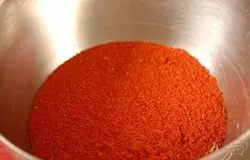 Смесь для бастурмы соединить с острым перцем по вкусу.