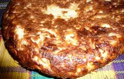 Готово! Возвращаем нашу запеканку в духовку и запекаем до румяной корочки (приблизительно минут десять). После этого выкладываем запеканку на плоскую тарелку, разрезаем на порционные куски и сразу же, в горячем виде, подаем к столу.