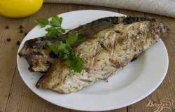 Готово! Рыба вкусна и в горячем виде, и в охлажденном, можно запечь с запасом и забрать домой (на завтрак или обед следующего дня).