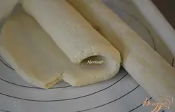 Делим на 2 части, выкладываем  на пищевую пленку тесто сложенное в несколько раз,заворачиваем и в холодильник на ночь.