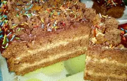 Готово! Приготовила шоколадную глазурь(растопила шоколад с кусочком сливочного масла). Залила «собранный» торт глазурью. Тортику нужно минут 30 постоять в прохладном месте и он готов!!! Безумно сладкий, вкусный!
