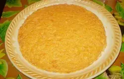 Следующий слой — варенная морковь и майонез