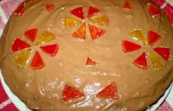 Готово! Украшаем по желанию. Тортику нужно настояться несколько часов, а вообще он вкуснее на следующий день, но не успевает))) У меня были кусочки мармелада, вот и вышли цветочки! Приятного вам чаепития!