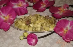 Готово! Заправьте салат майонезом и подайте к столу. Соль и перец по вкусу.