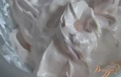 Растопить в микроволновке. Массу сразу переложить в кондитерский кулек.
