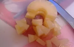 Режем кубикам ананас