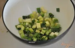 Готово! Лук зеленый и сельдерей порезать мелко.