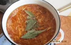 Готово! Добавьте в кастрюлю зажарку, лавровый лист. Доведите до вкуса (по-солите, по-перчите, укропчик до дайте).Попробуйте на вкус и на готовность.Приятного апетита.