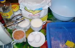 Подготовим всё необходимое, продукты, миксер, форму смазанную маслом подсолнечным, миску для смешивания продуктов.