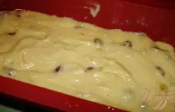 Сразу выложите в форму смазанную маслом.